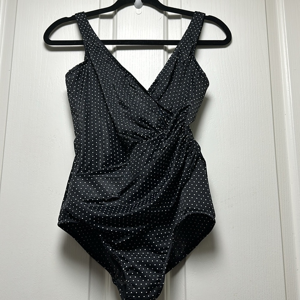 MIRACLESUIT Black&White Polka dot Sz 10